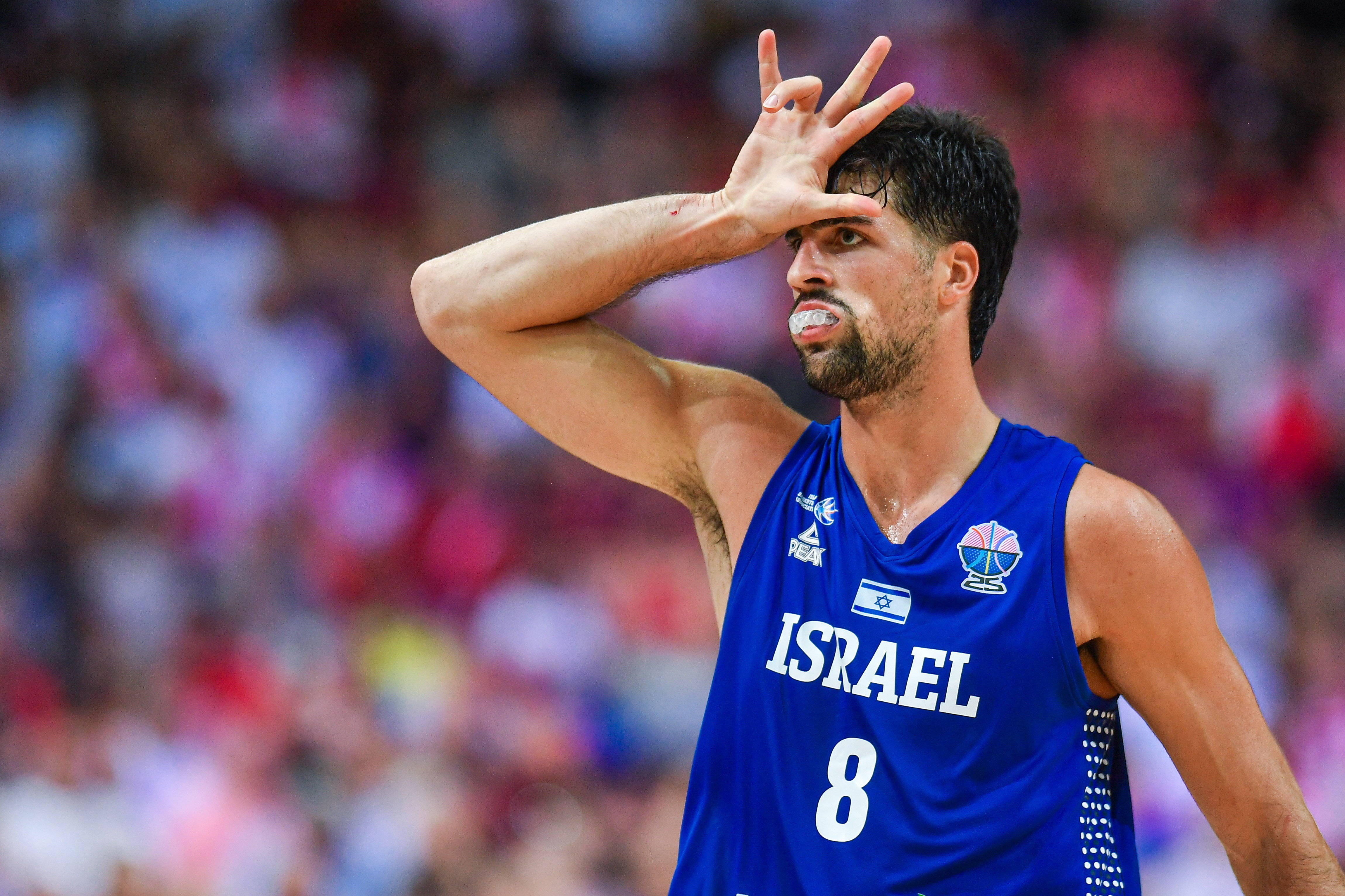 AG注册-阿夫迪亚高效贡献22分4助3板,攻防两端表现稳健